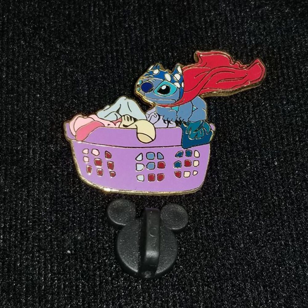 Disney Pin Lilo & Stitch Laundry Basket 2004 Superhero Cape Bikini Costume 28426